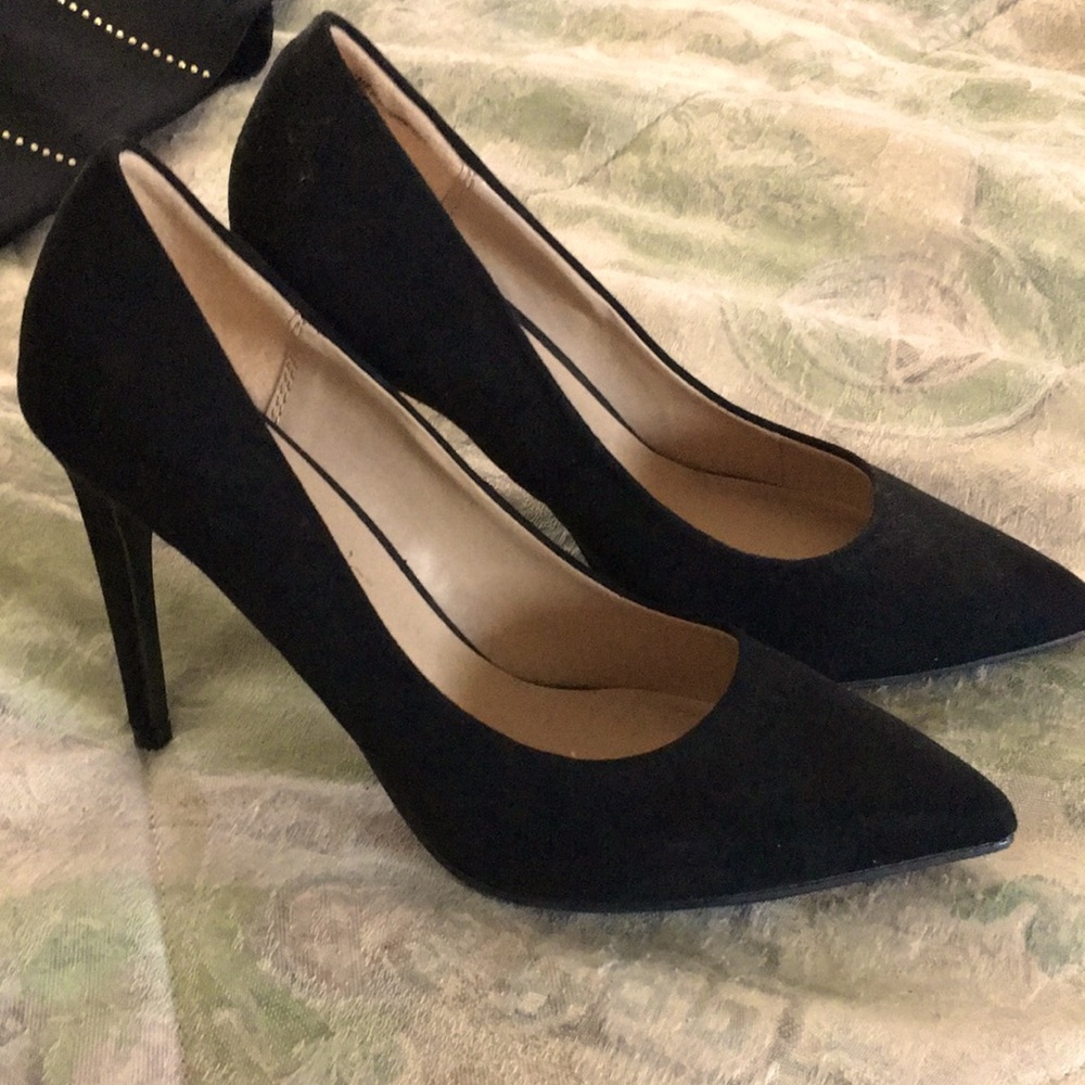 Francesca’s black heels